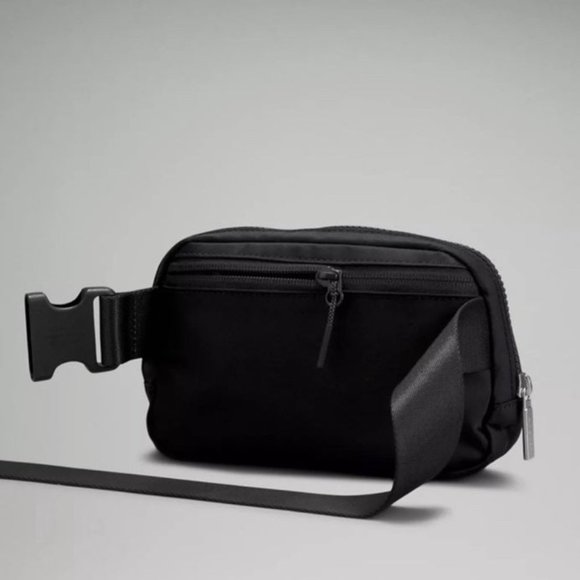 Lululemon Black Everywhere Belt Bag Crossbody Bag Nwt - Picture 2 of 5